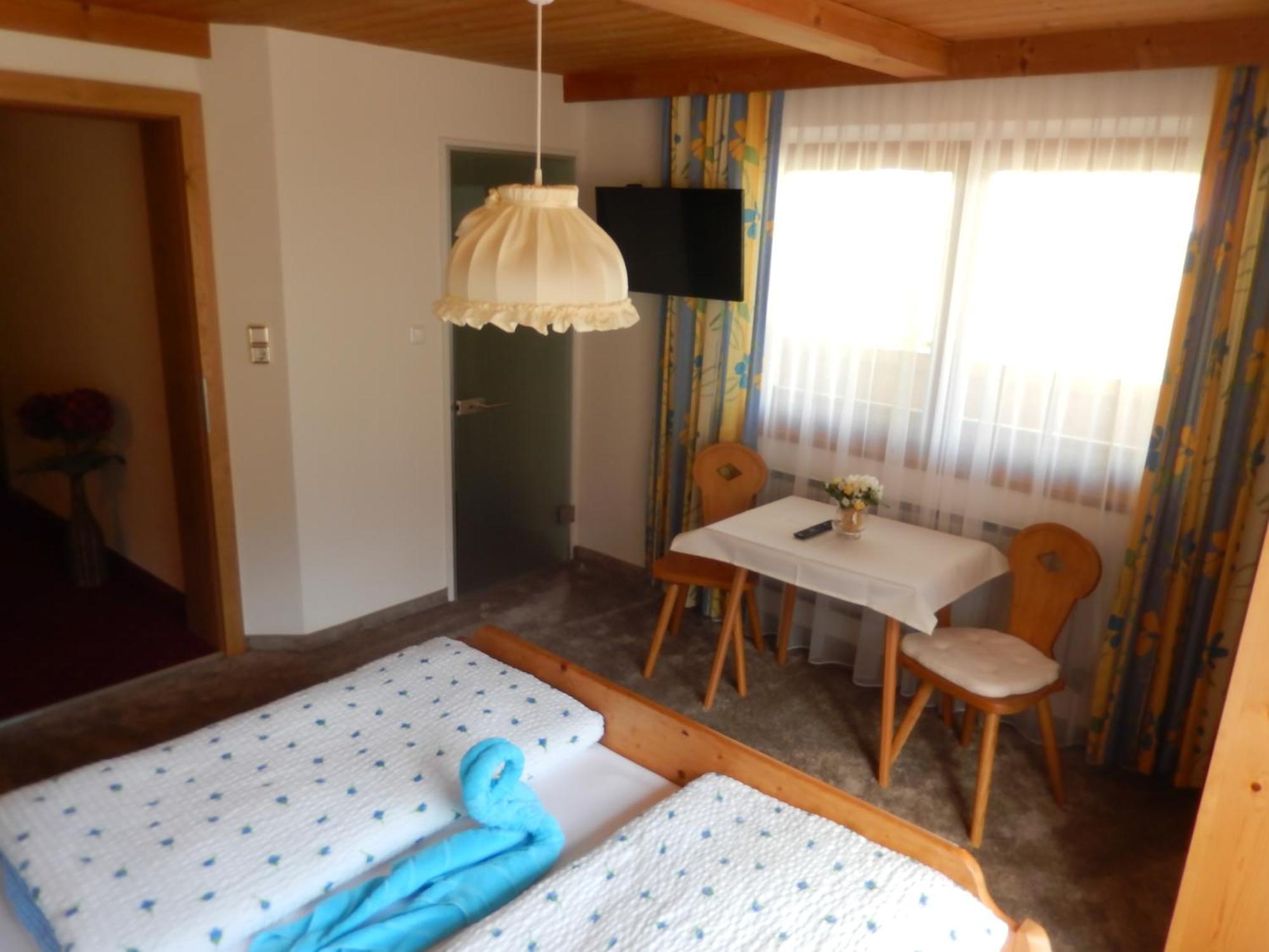 Gästehaus Lukasser Hippach Zimmer foto